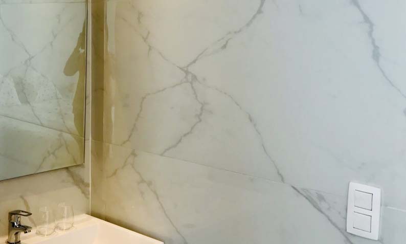 salle de douche - marbre - 8 rue Dossin - Rdch