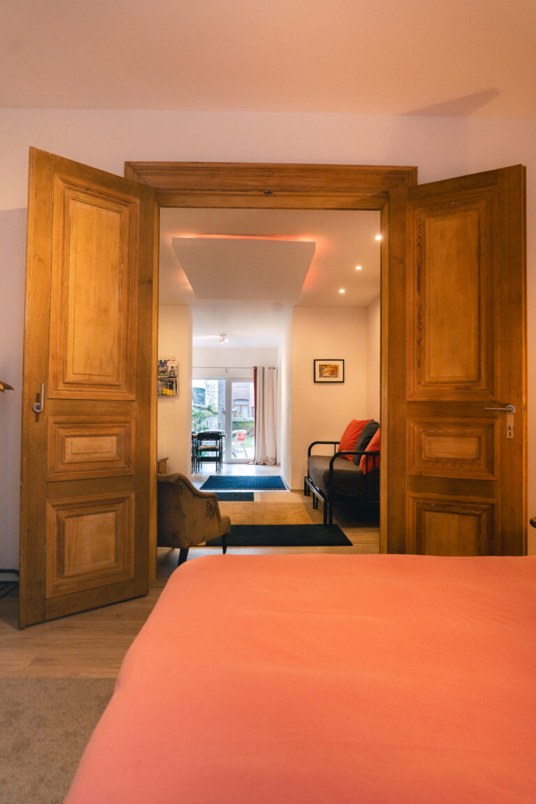 chambre et séjour de l'appartement Lyves 1, situé au 50 Rue Dossin à Liège (4000) en Belgique