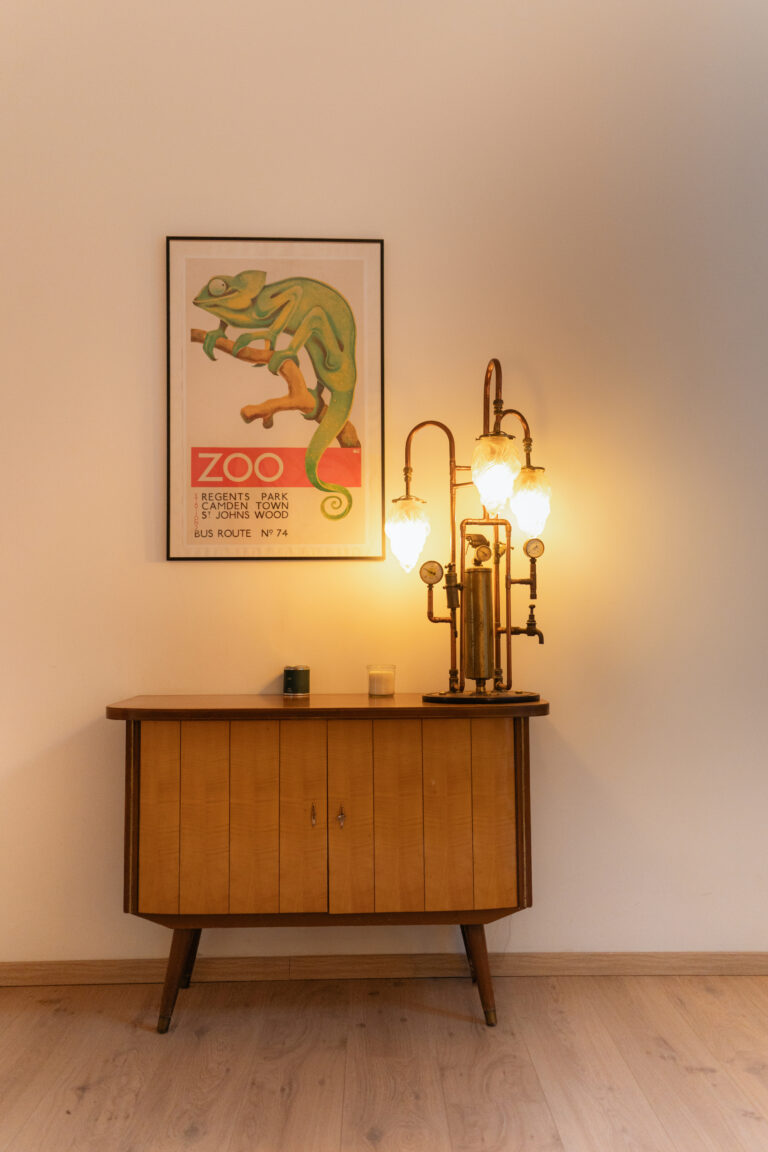 un buffet dans l'appartement Lyves 3, situé au rez de chaussée du 8 Rue Dossin à Liège (4000) en Belgique