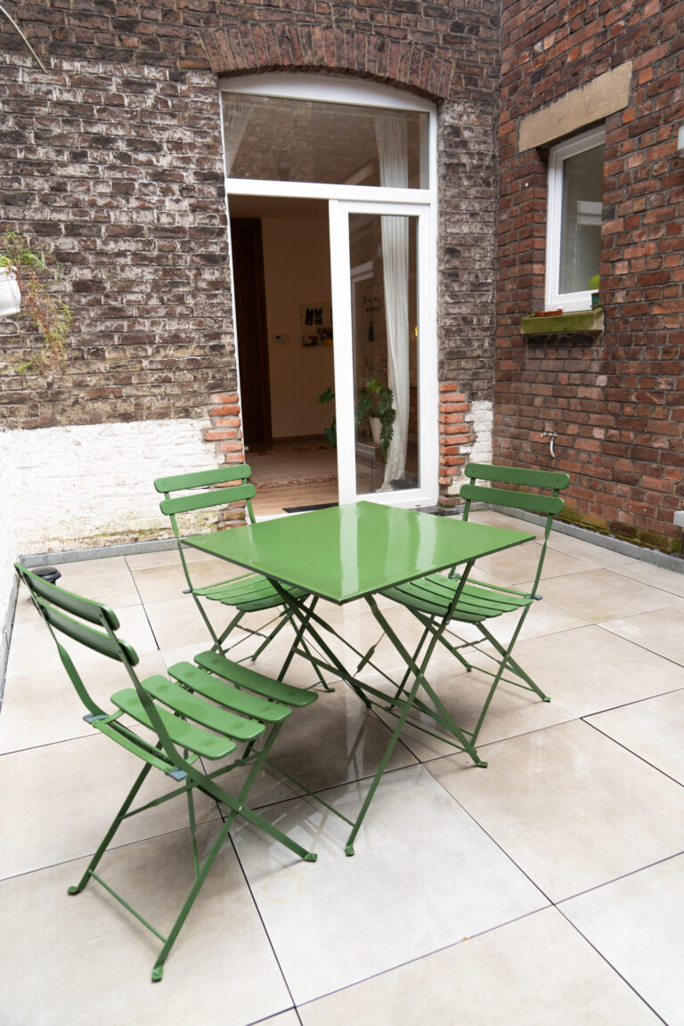 la terrasse de l'appartement Lyves 3, situé au rez de chaussée du 8 Rue Dossin à Liège (4000) en Belgique