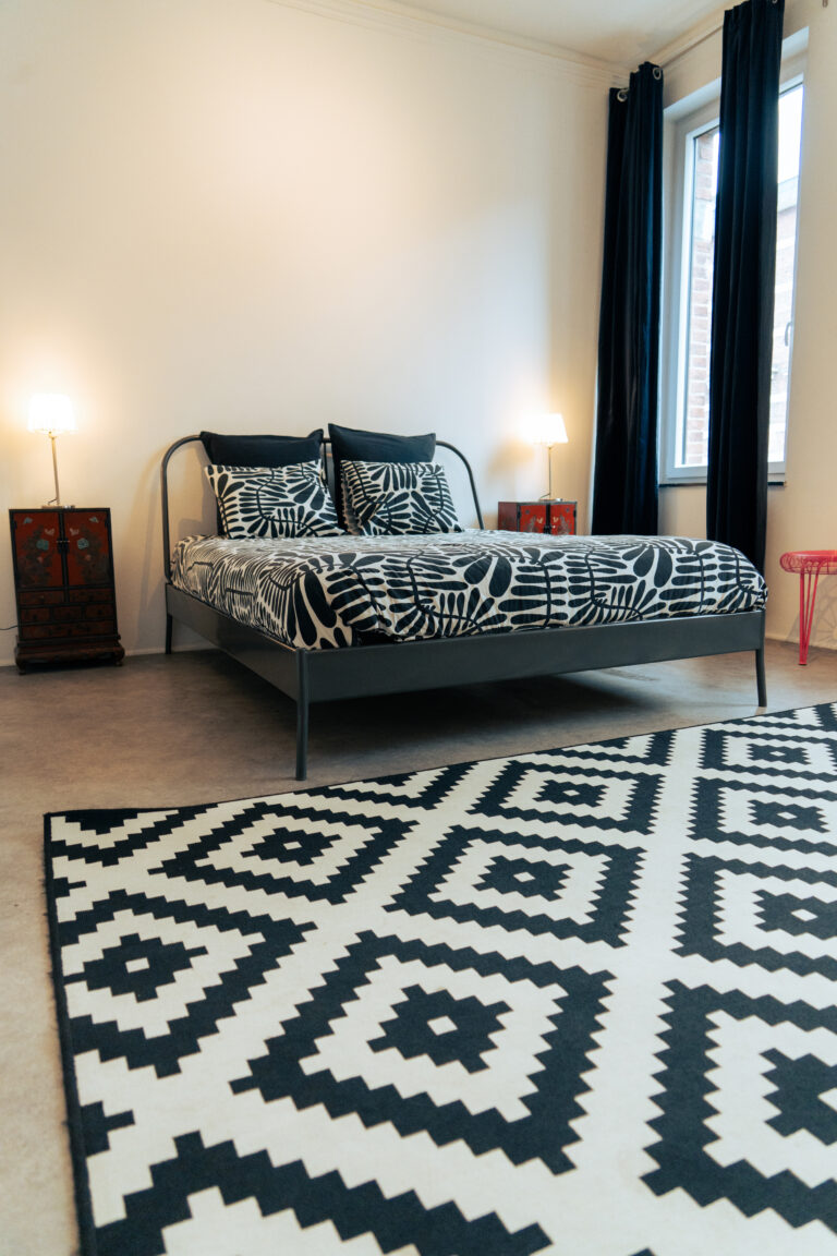 La chambre à coucher de l'appartement Lyves 2, situé au 1er étage du 50 à Liège (4000) en Belgique