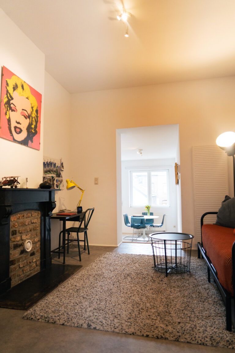 Vue sur le séjour de l'appartement Lyves 2, situé au 1er étage du 50 à Liège (4000) en Belgique